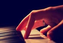 乐鱼官网-爪牙下的真相：灰狼对决，胜者靠的从来不是孤勇