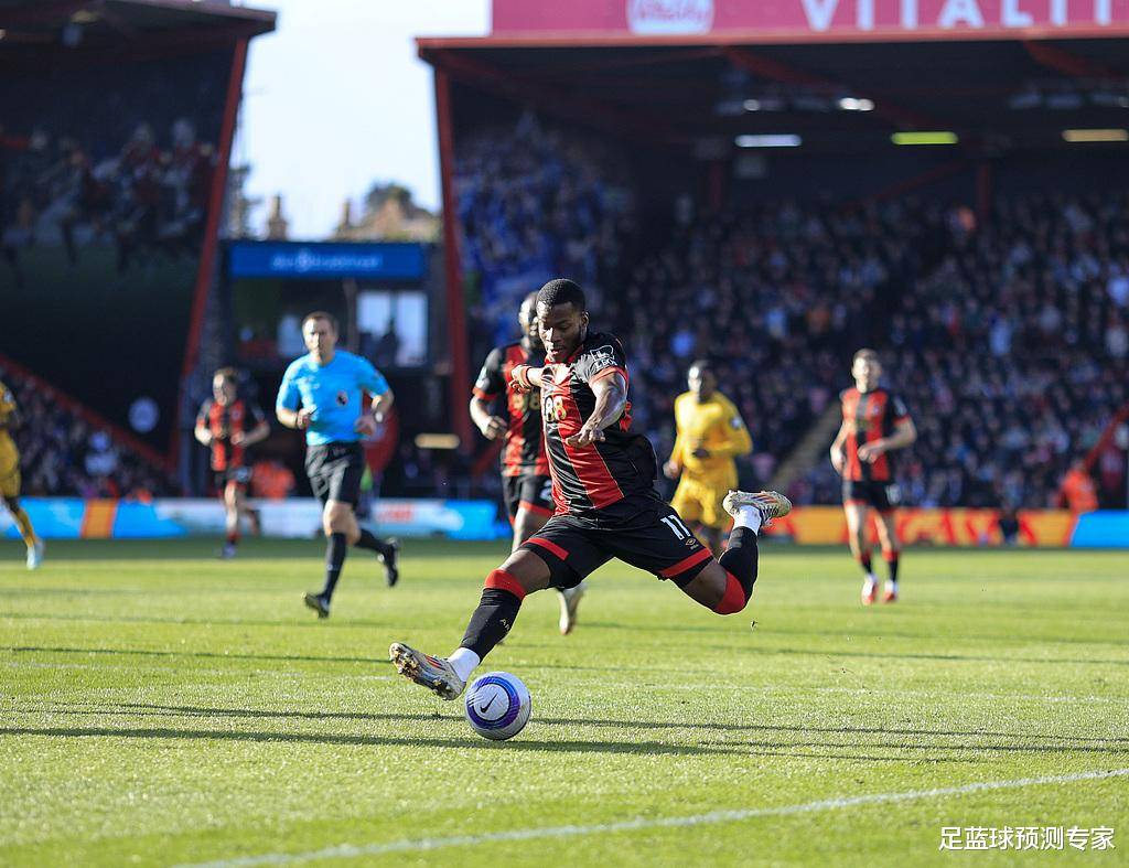 超级球星在赛场上展现出色表现