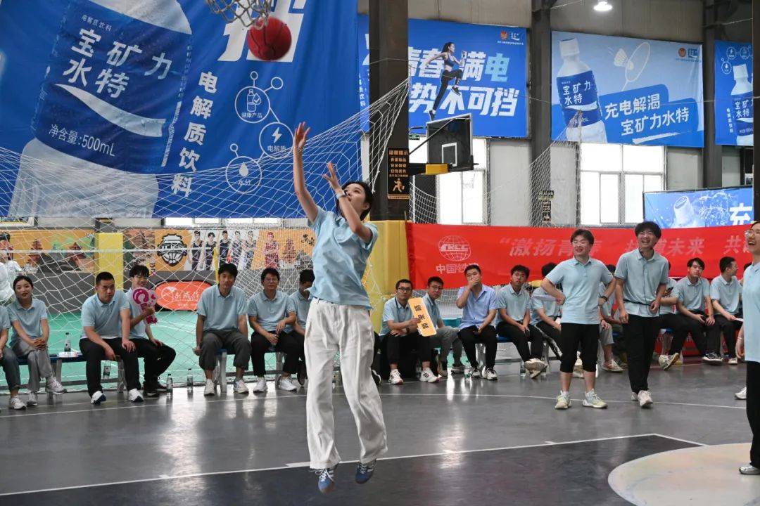 精彩对决引爆热情，赛场欢呼