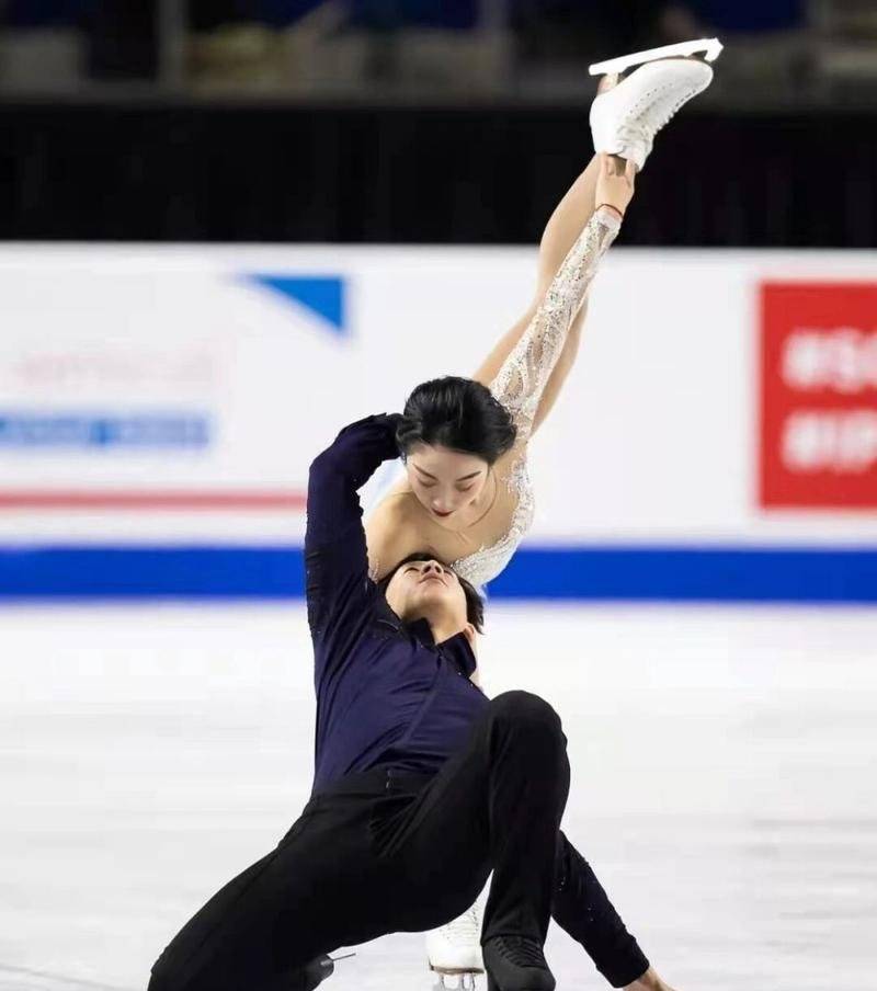 花样滑冰项目惊艳评委，斩获金牌