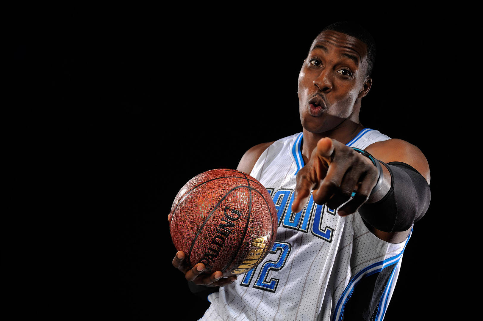 乐鱼-包含魔术队新赛季表现不佳，教练组开始面临舆论压力的词条