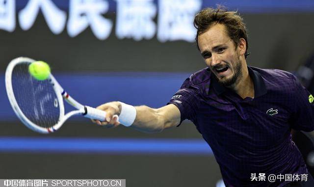 关于西班牙网球队完胜英国网球队，梅德韦杰夫绝境逆转的信息