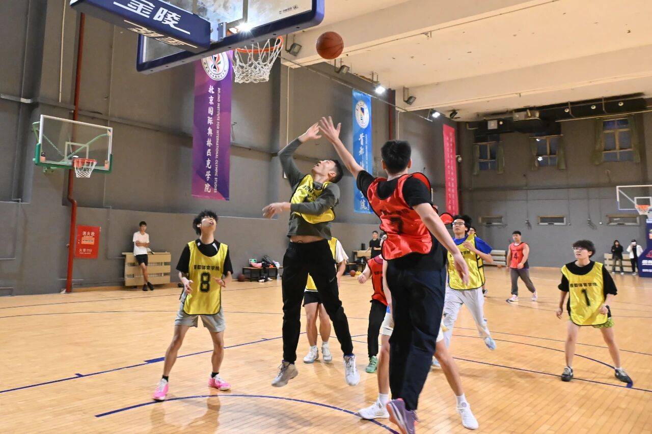 精湛球艺展现，球队以比战胜对手的简单介绍